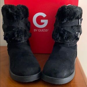 New only tried on once Black Fabric winter Boot